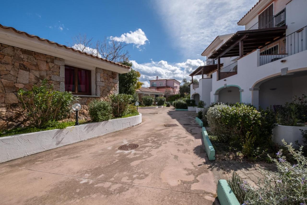 Oleandri Rossi Villa Tanaunella Exterior photo