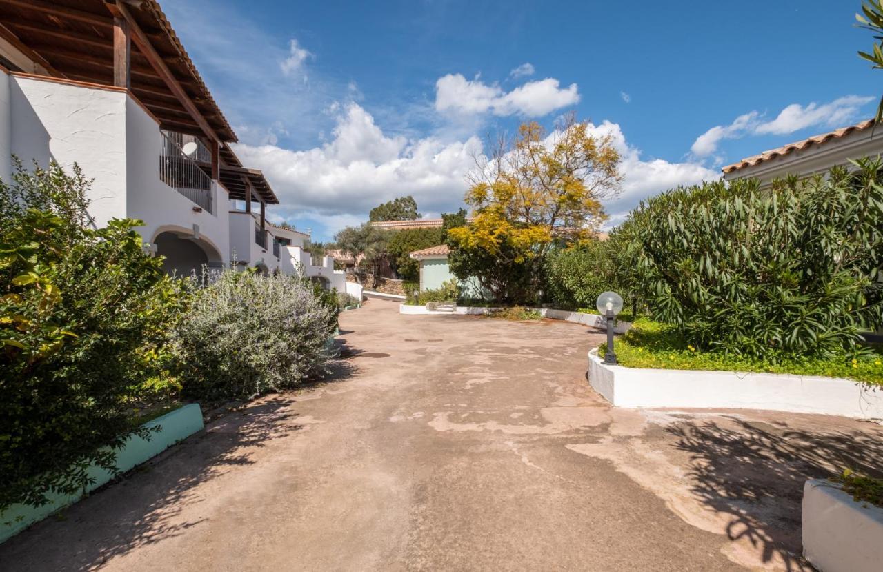 Oleandri Rossi Villa Tanaunella Exterior photo